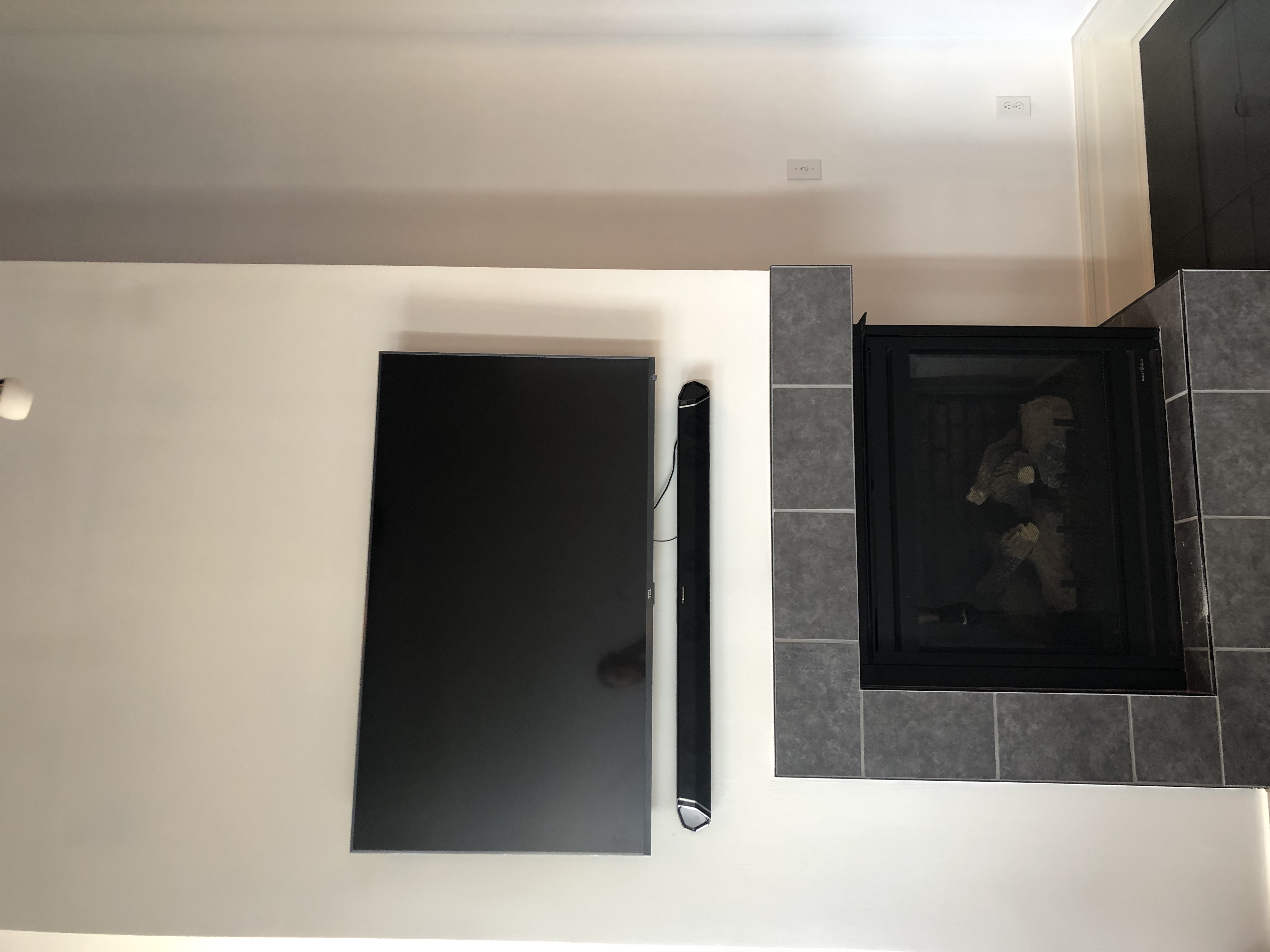 Tilting TV mounting on drywall wall in living room, Charleston SC