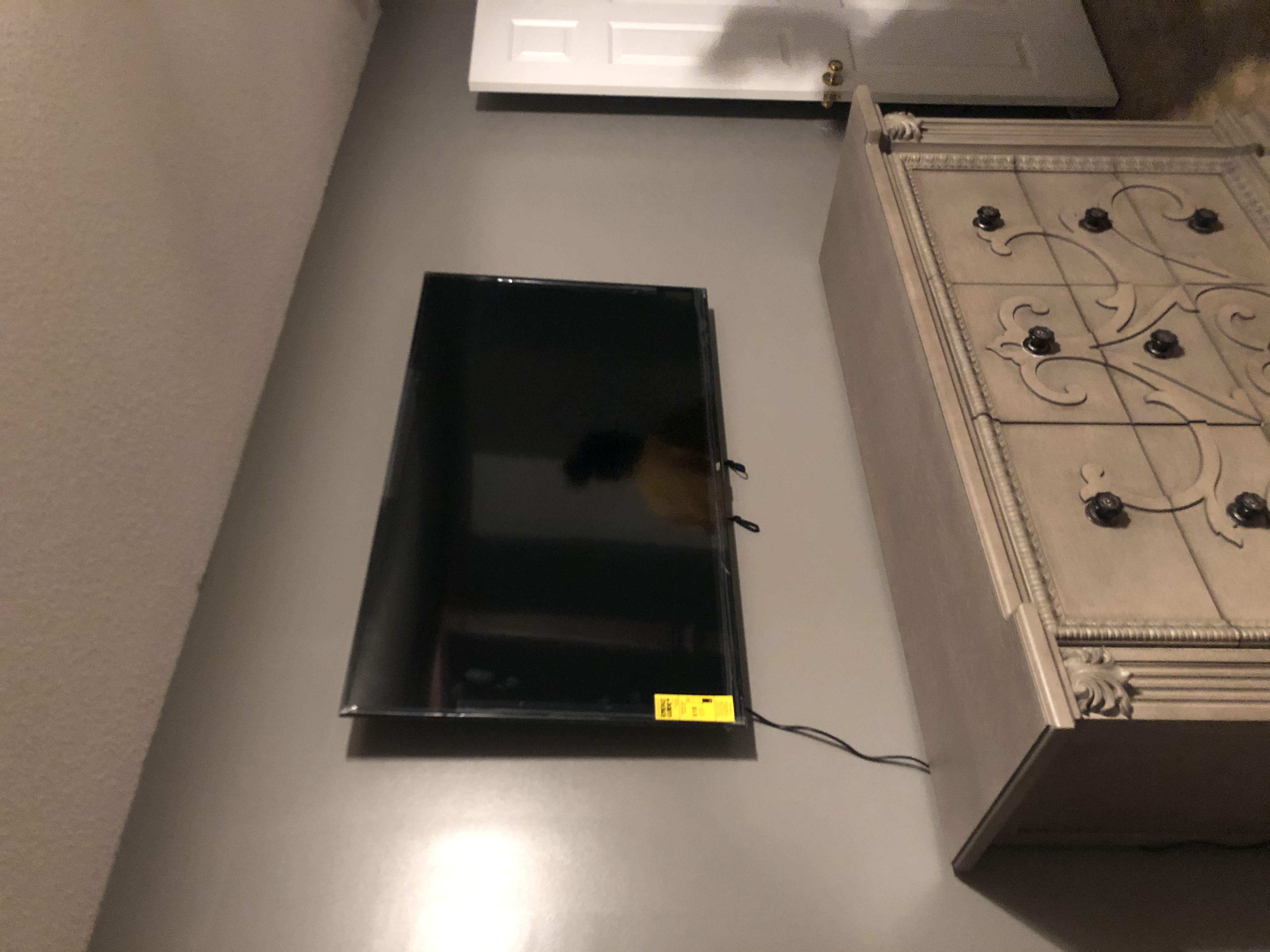 Tilting TV mounting on drywall wall in living room, Charleston SC