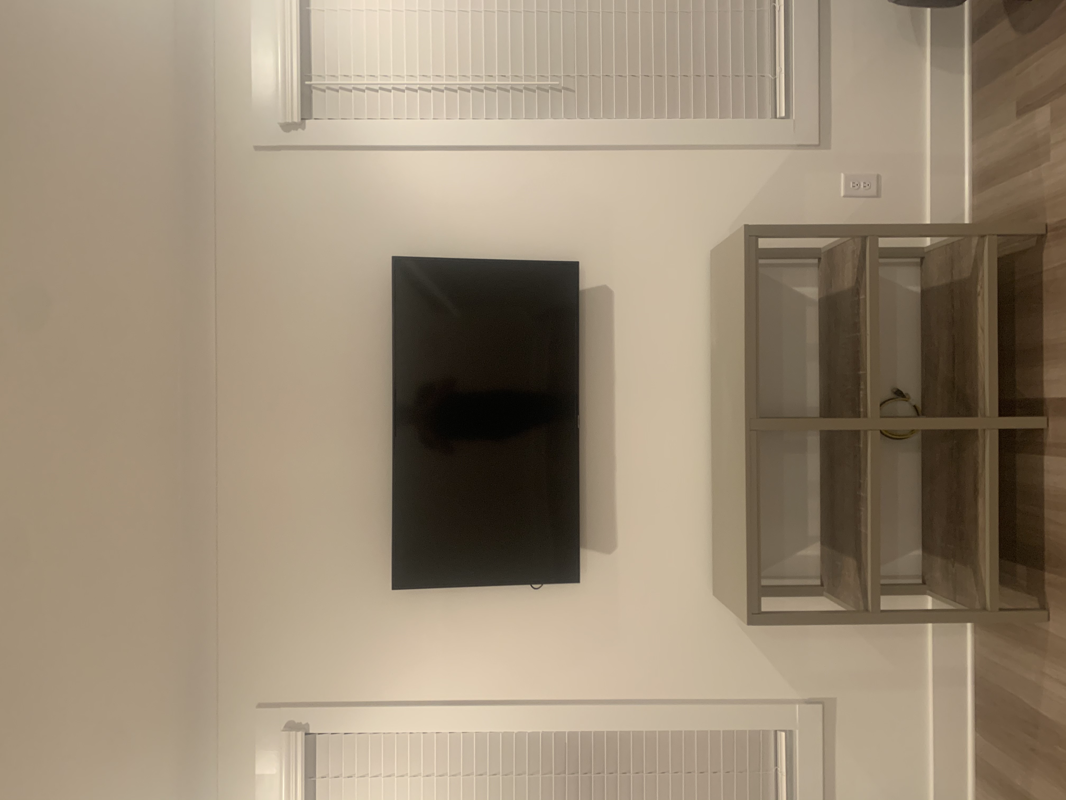 Fixed TV mounting on drywall wall in living room, Charleston SC