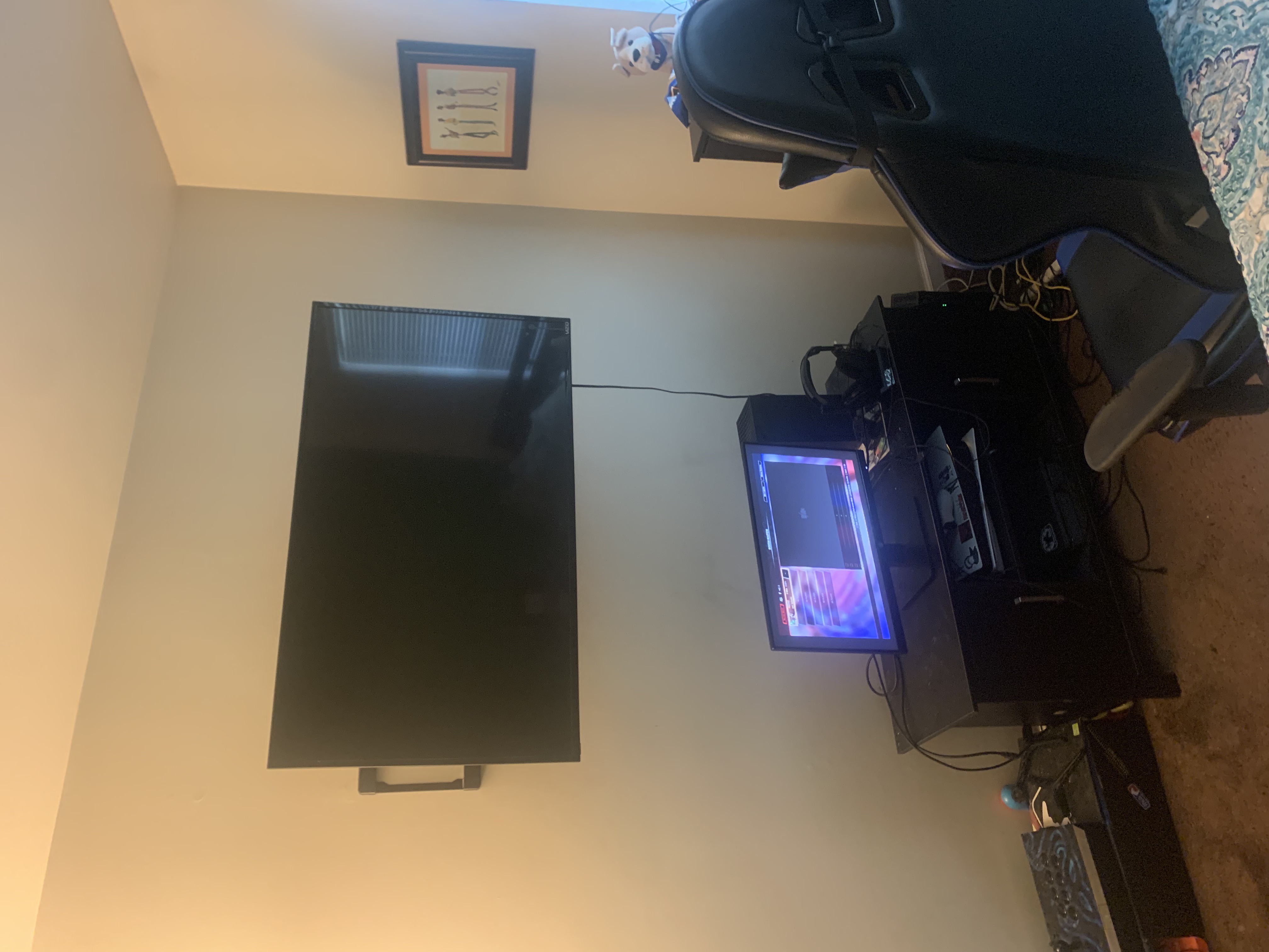 Tilting TV mounting on drywall wall in living room, Charleston SC