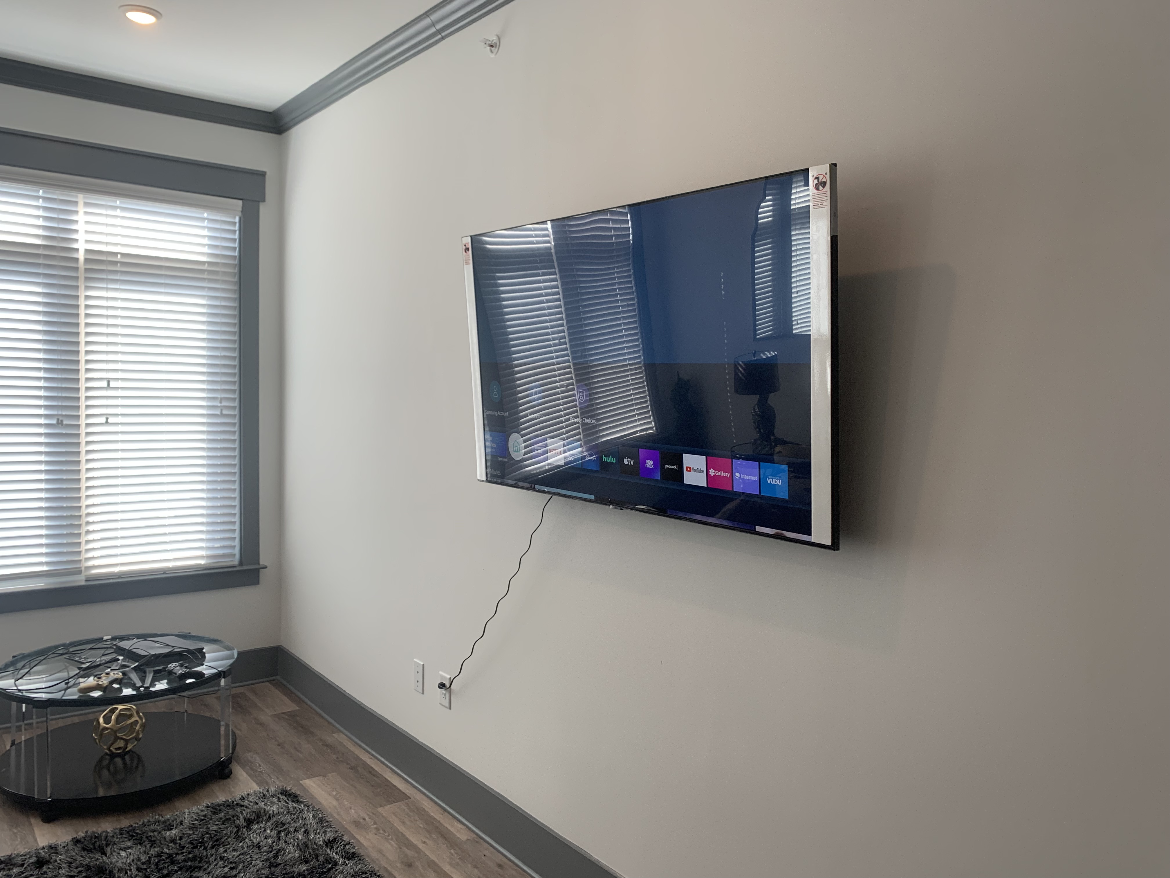 Fixed TV mounting on drywall wall in living room, Columbia SC